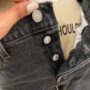 𝙻𝚎𝚟𝚒 𝚂𝚝𝚛𝚊𝚒𝚐𝚑𝚝 𝙳𝚎𝚗𝚒𝚖 𝙹𝚎𝚊𝚗𝚜